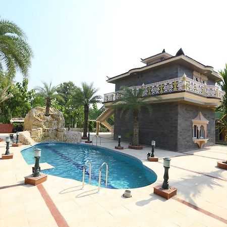 Mann The Palm Retreat Hotel Lucknow Buitenkant foto