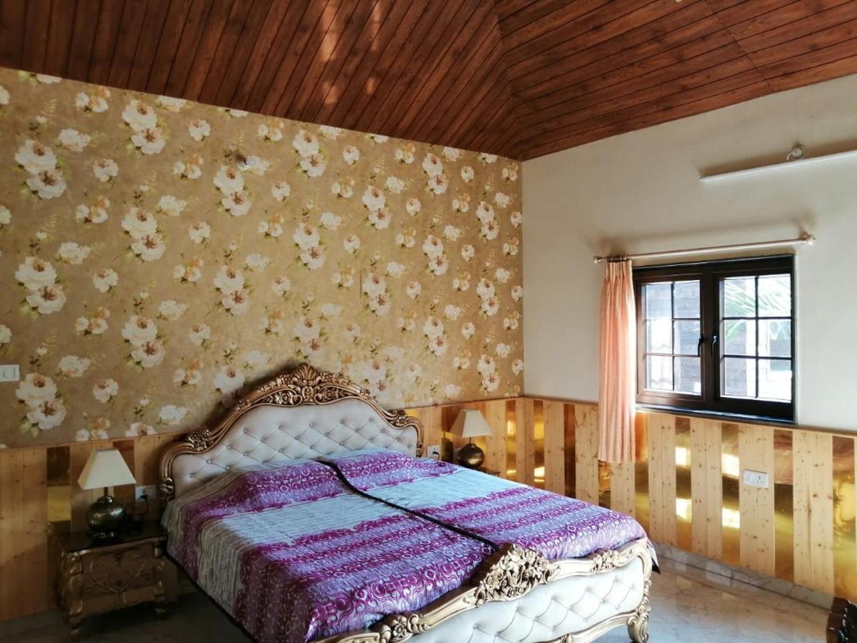 Mann The Palm Retreat Hotel Lucknow Buitenkant foto