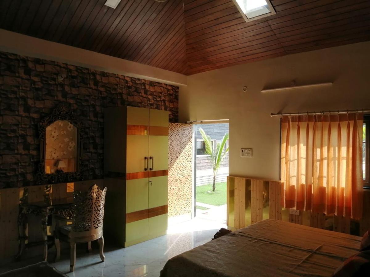Mann The Palm Retreat Hotel Lucknow Buitenkant foto