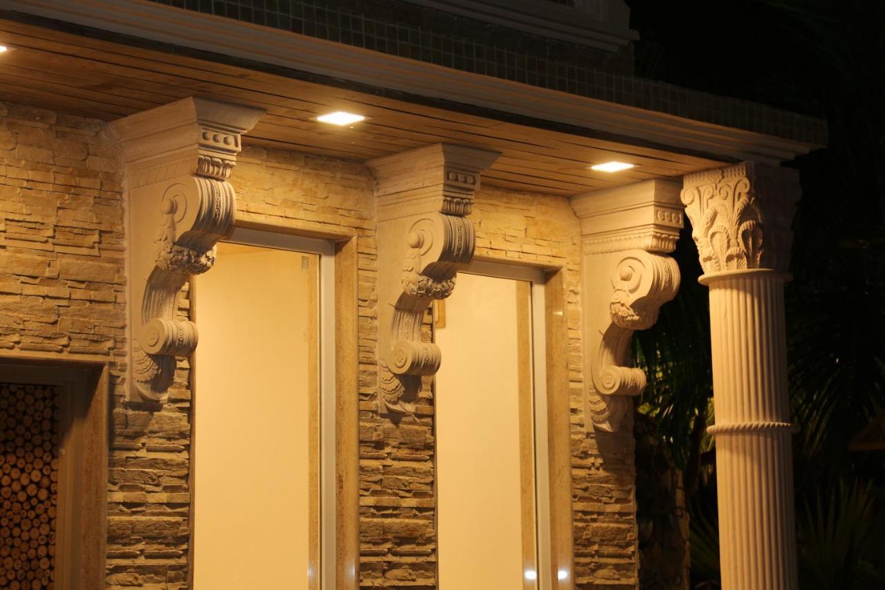 Mann The Palm Retreat Hotel Lucknow Buitenkant foto