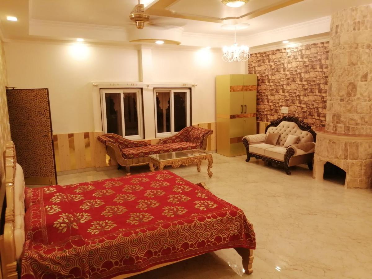 Mann The Palm Retreat Hotel Lucknow Buitenkant foto