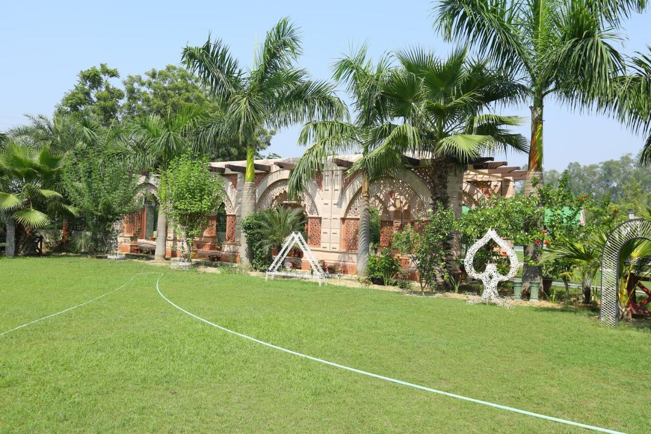 Mann The Palm Retreat Hotel Lucknow Buitenkant foto