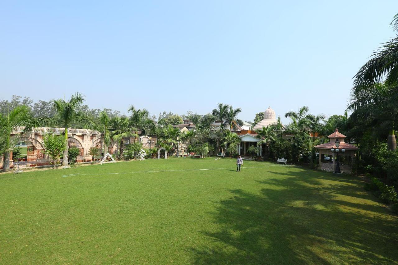 Mann The Palm Retreat Hotel Lucknow Buitenkant foto
