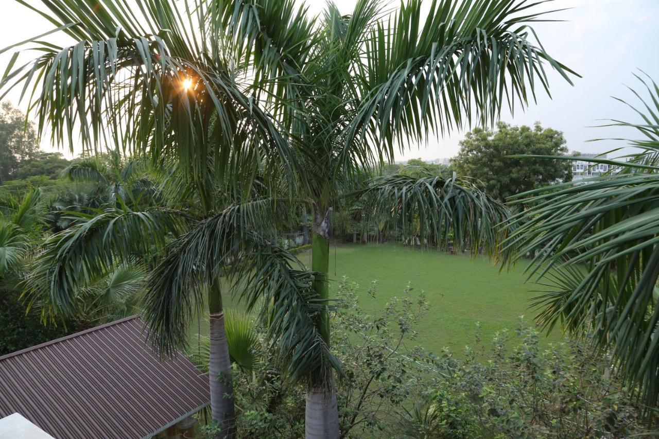 Mann The Palm Retreat Hotel Lucknow Buitenkant foto